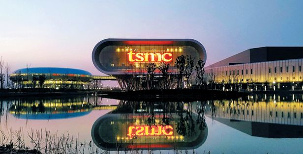 세계 파운드리 1위인 대만 TSMC의 파운드리 라인(팹16) 외부 모습. TSMC가 올해 역대 최대 시설 투자액을 발표하면서 반도체 업계가 들썩이고 있다. /TSMC